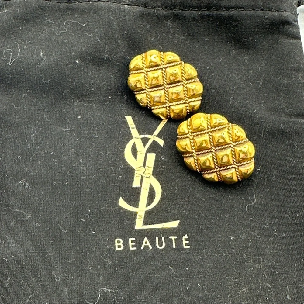 Vintage 1970’s YSL Yves Saint Laurent Quilted Clip On with post Earrings.#413‎ - Picture 3 of 6